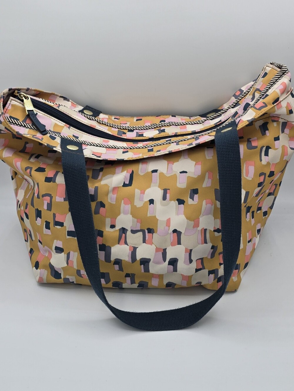 Fossil - Multicolour Geometric Shoulder Travel Tote Bag With Zipper Closure - Picture 2 of 12